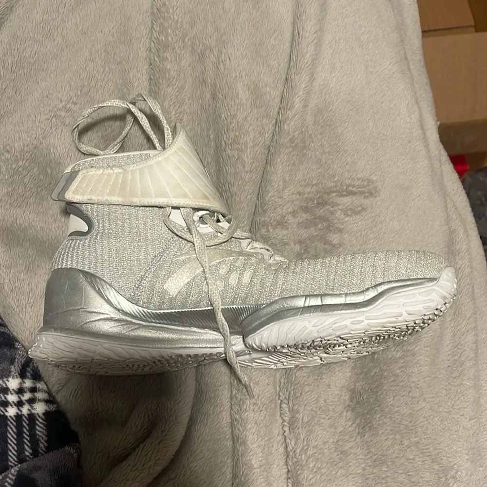 Anta Basketball Shoes - Picture 1 of 5